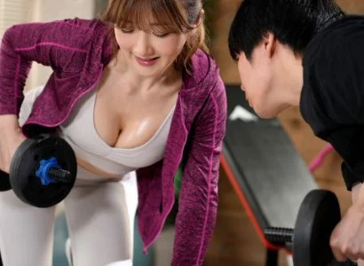 Chàng trai số hưởng và cô nàng PT gợi cảm địt nhau