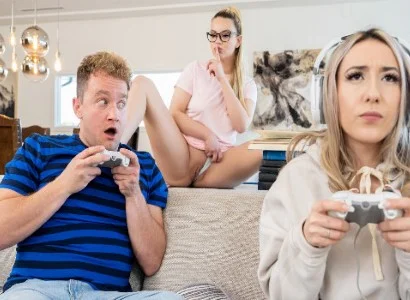 cô ấy bị bạn thân chen chân giành lấy người yêu vì say game