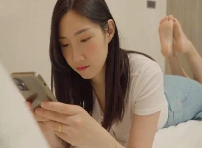 Vợ mây mưa cùng anh nhân viên giao hàng