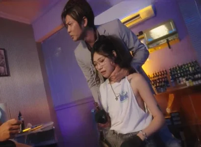 Chủ tiệm xăm xinh đẹp bị cưỡng hiếp tập thể bởi nhiều người